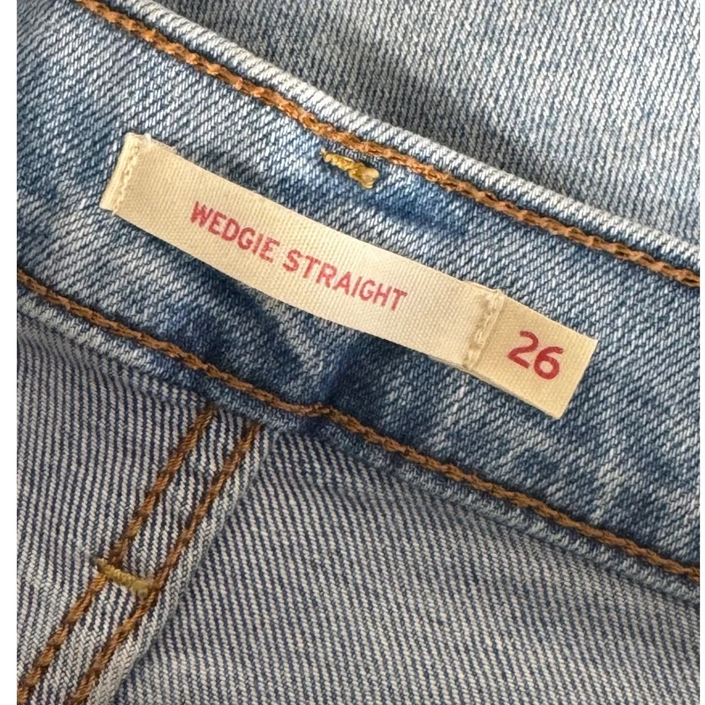 Levi's Women's Wedgie‎ Straight Ankle High Rise Distressed Light Wash Jeans 26